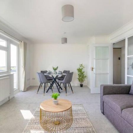 Large Sea View 2 Bedroom Sleeps 6 - Free Parking Bournemouth Exterior photo