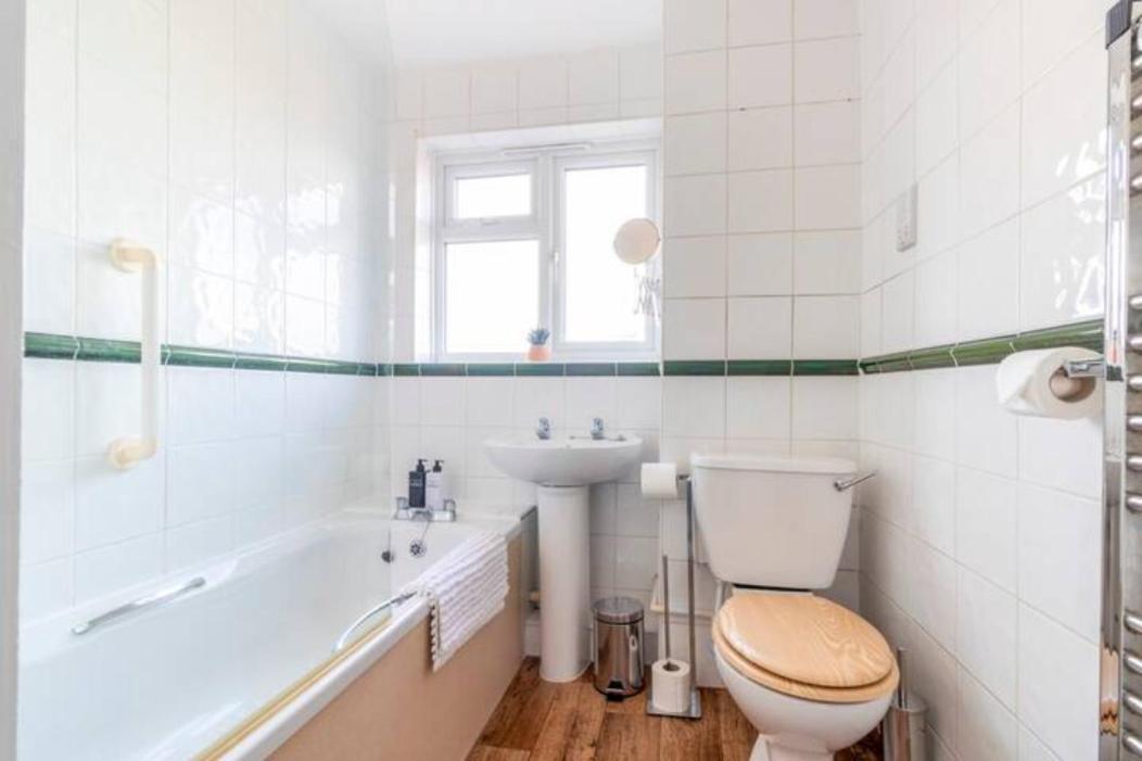 Large Sea View 2 Bedroom Sleeps 6 - Free Parking Bournemouth Exterior photo
