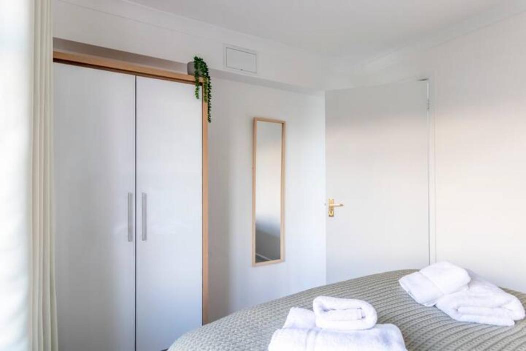 Large Sea View 2 Bedroom Sleeps 6 - Free Parking Bournemouth Exterior photo